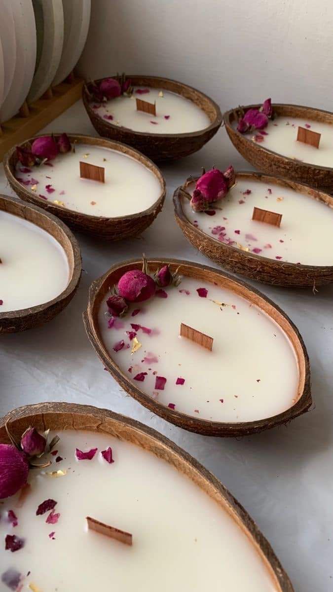 Свечи в кокосе